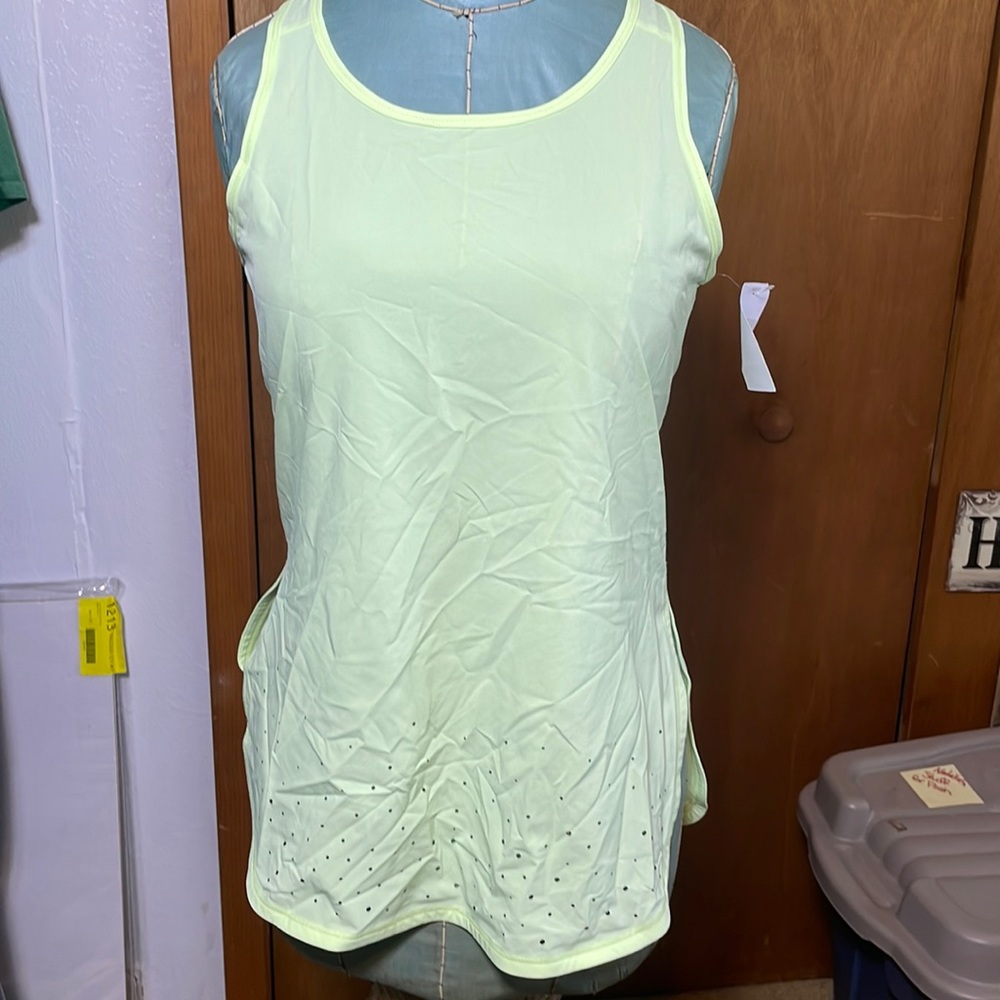 Athletic tank chaurtuese razor back XL little slits on sides